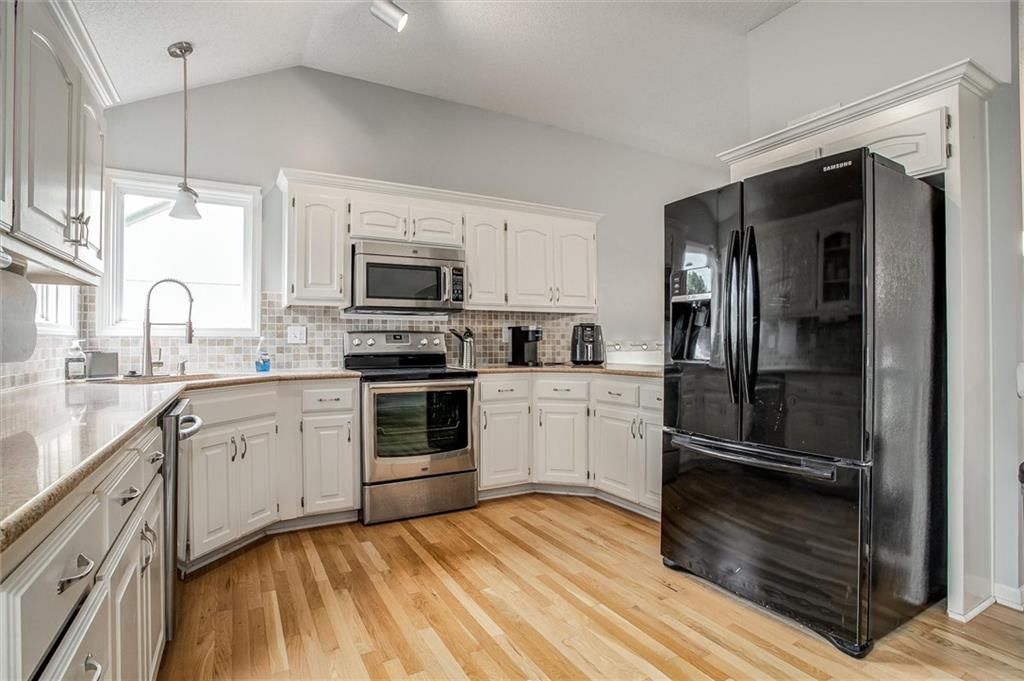 Photo 8 of 36 - 16403 W 156th Terrace