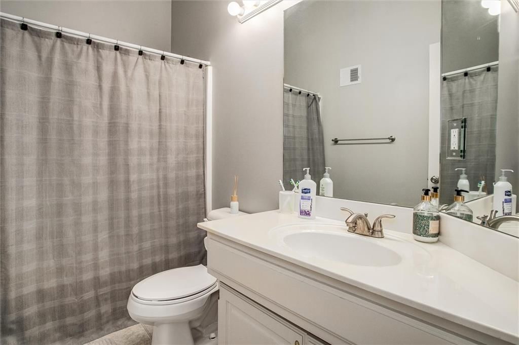 Photo 10 of 36 - 16403 W 156th Terrace