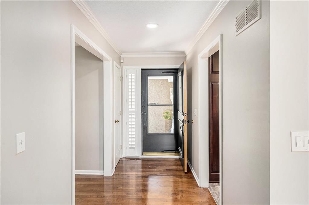 Photo 5 of 31 - 5216 W 122nd Street