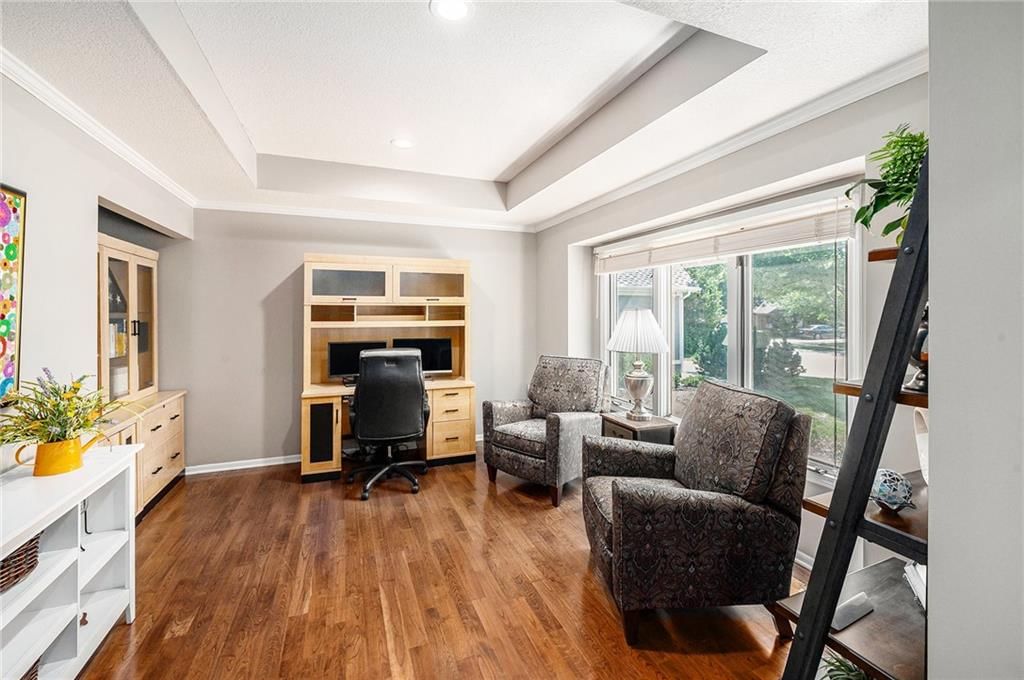 Photo 10 of 31 - 5216 W 122nd Street