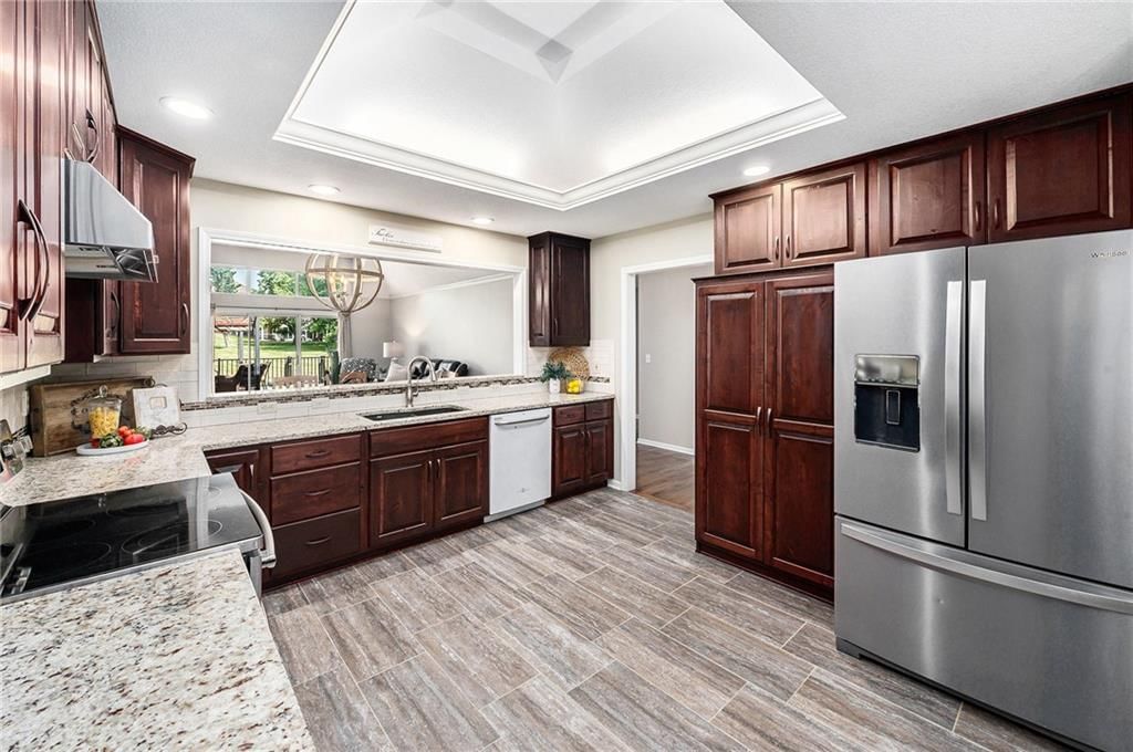 Photo 11 of 31 - 5216 W 122nd Street