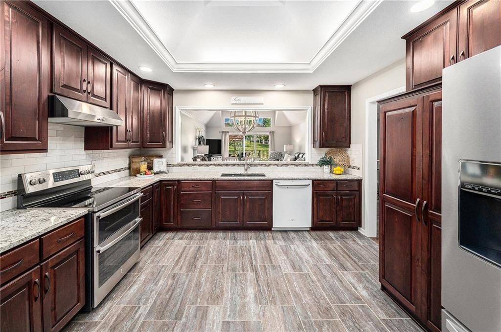 Photo 12 of 31 - 5216 W 122nd Street
