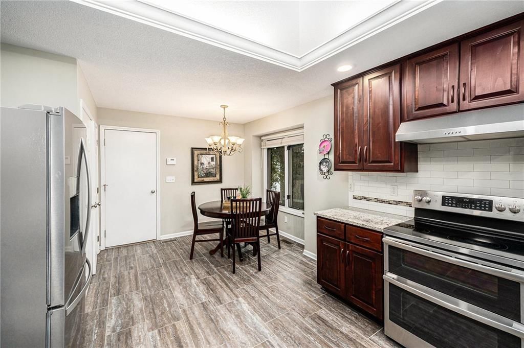 Photo 14 of 31 - 5216 W 122nd Street