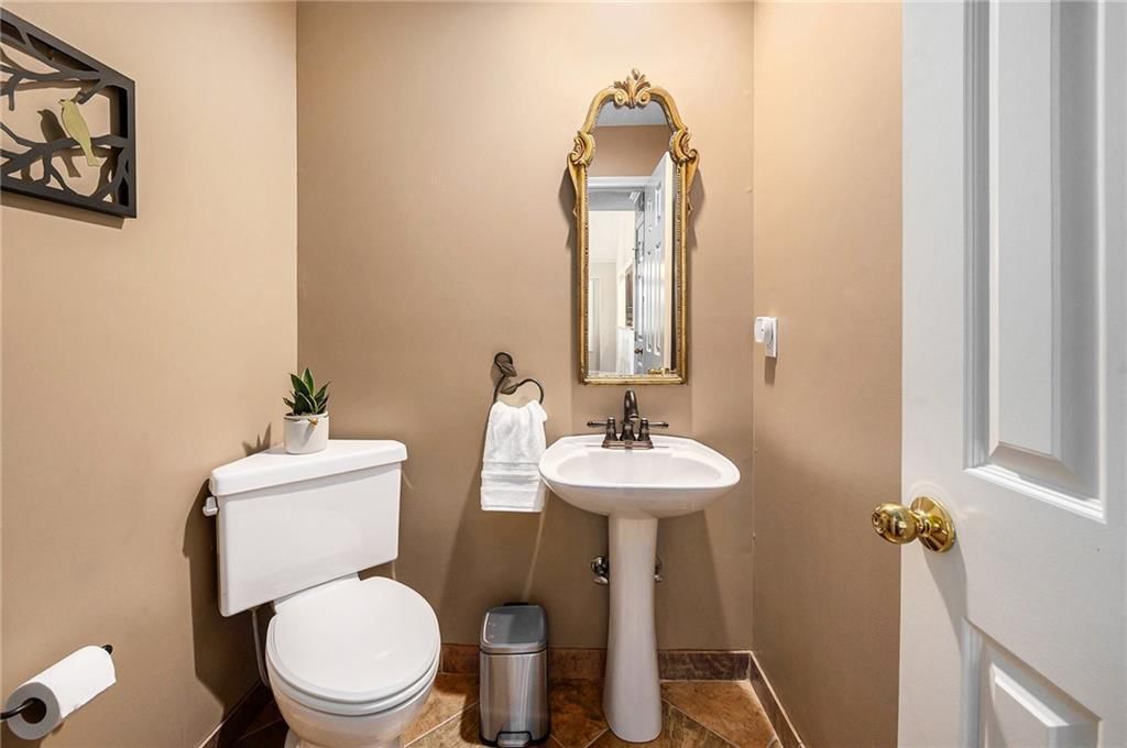 Photo 16 of 31 - 5216 W 122nd Street