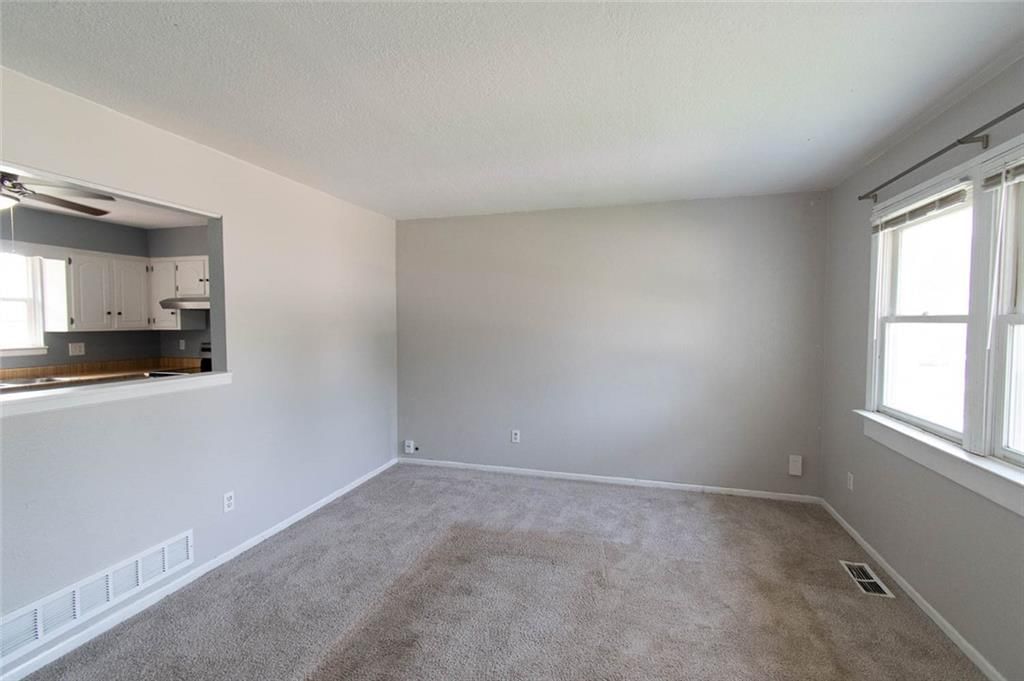 Photo 7 of 26 - 16400 W 123rd Street