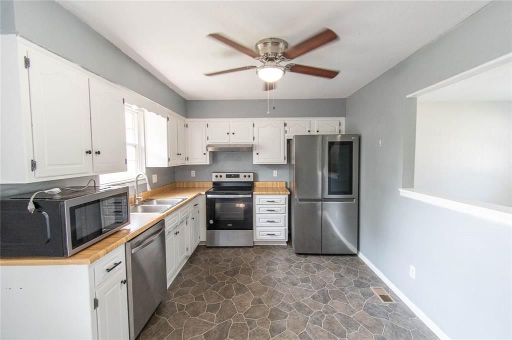 Photo 10 of 26 - 16400 W 123rd Street