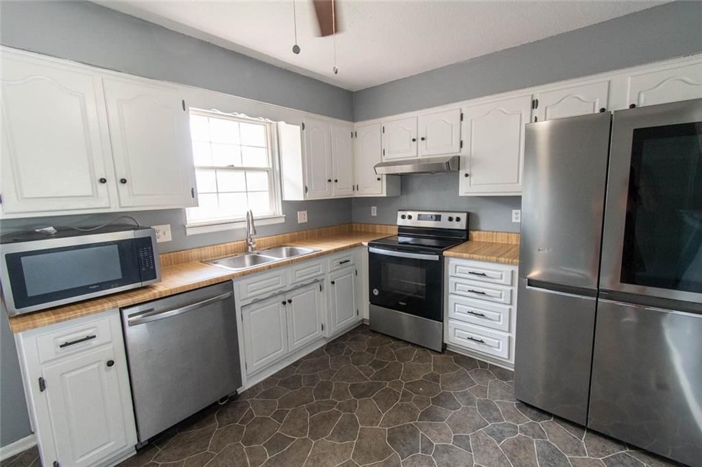 Photo 11 of 26 - 16400 W 123rd Street