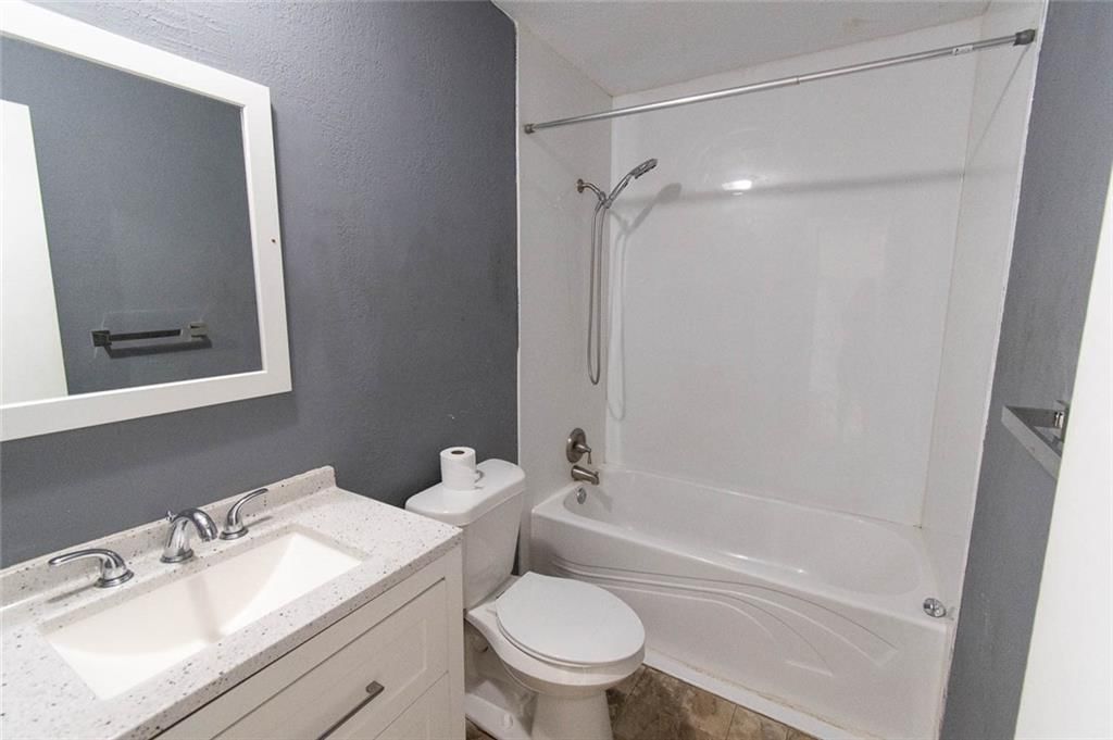 Photo 17 of 26 - 16400 W 123rd Street