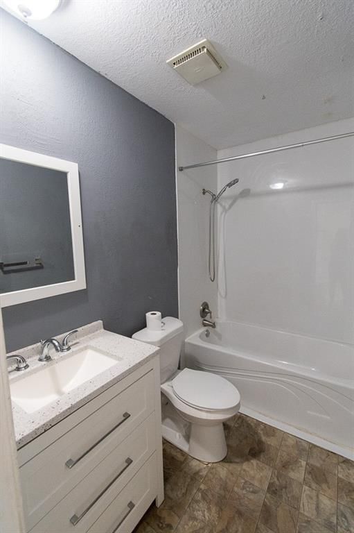 Photo 18 of 26 - 16400 W 123rd Street