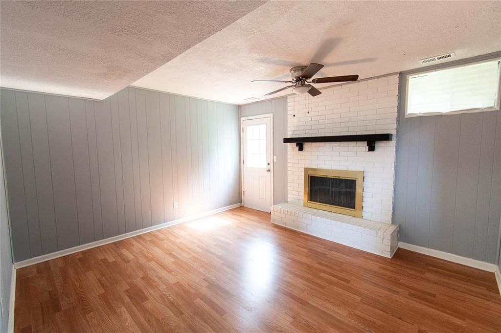 Photo 19 of 26 - 16400 W 123rd Street