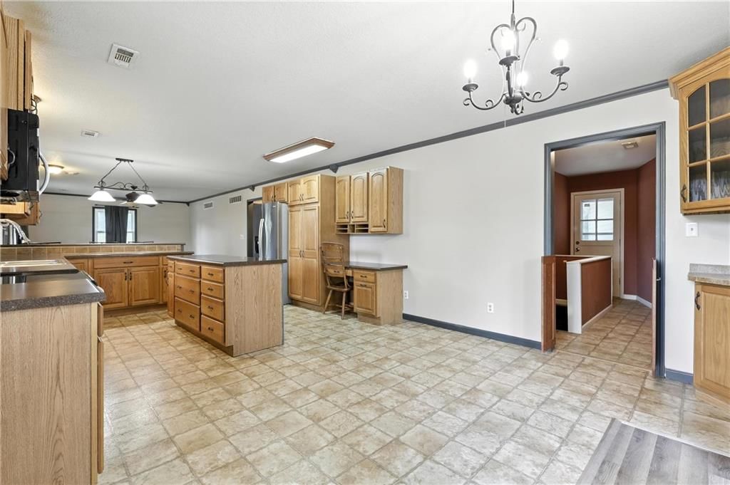 Photo 11 of 48 - 31785 Outlook Drive