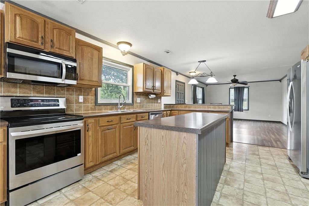 Photo 12 of 48 - 31785 Outlook Drive