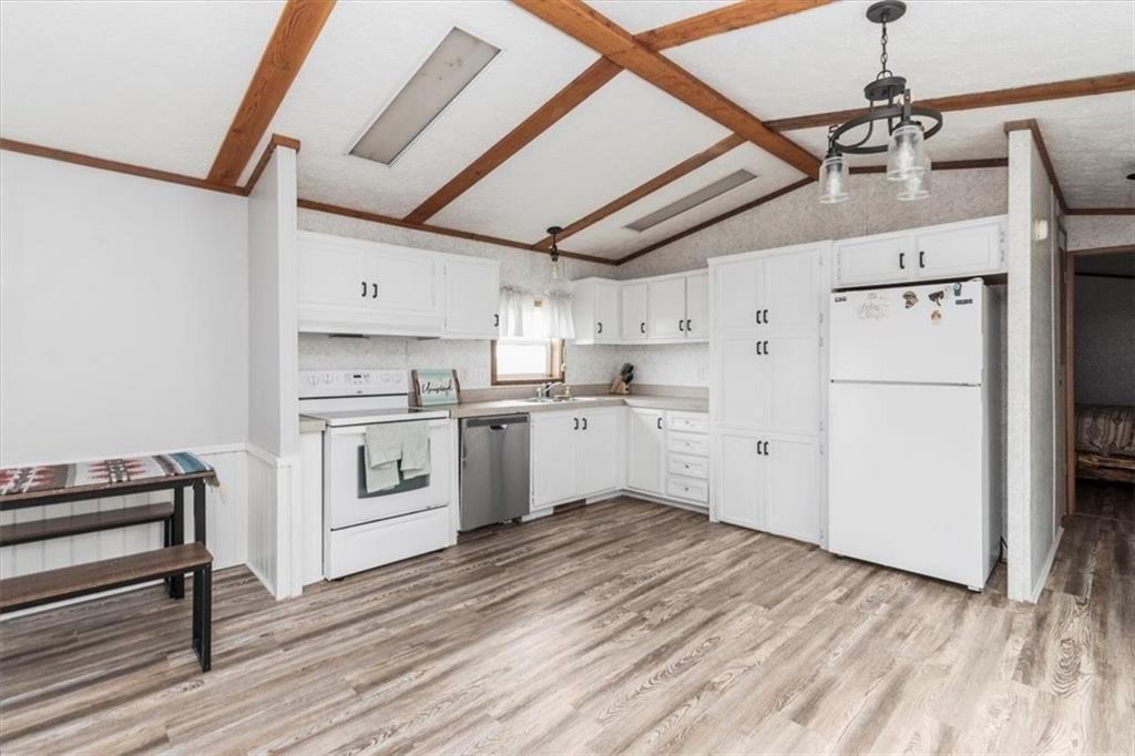 Photo 11 of 29 - 24910 S Oak Avenue