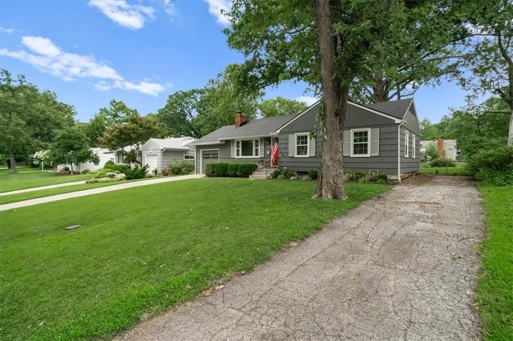 Photo 2 of 27 - 5207 W 76th Street