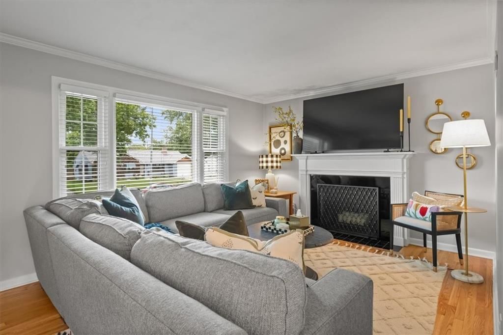 Photo 3 of 27 - 5207 W 76th Street