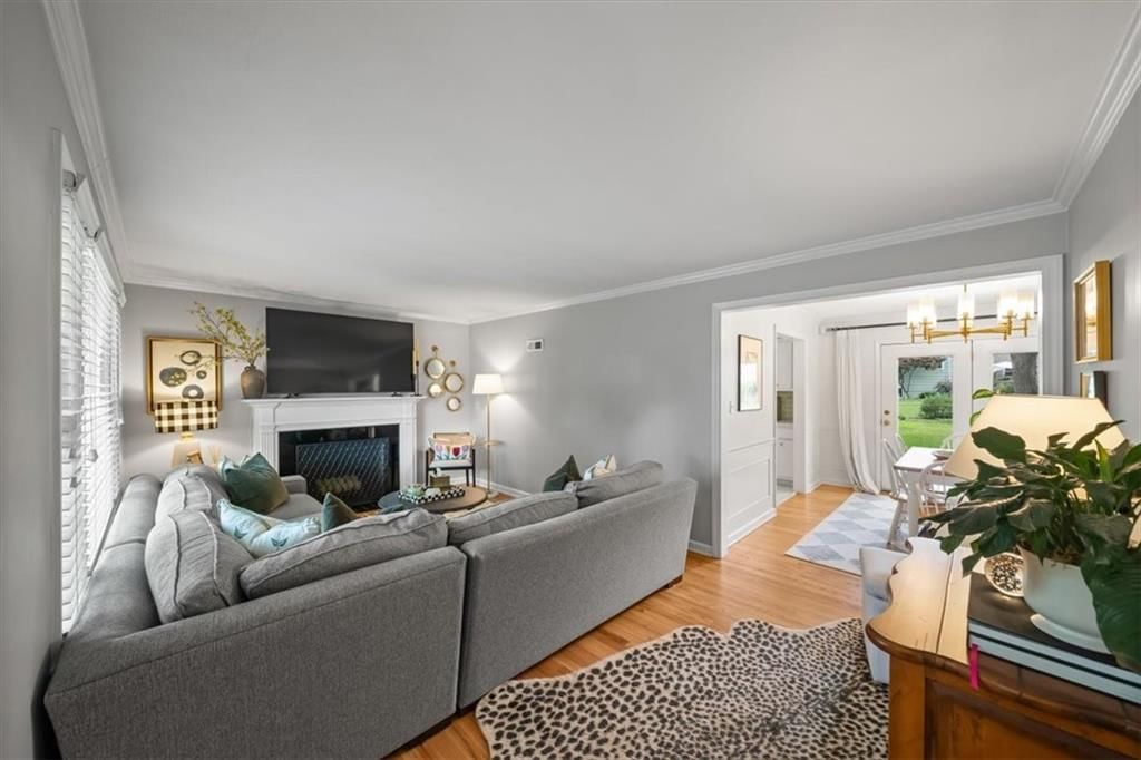 Photo 4 of 27 - 5207 W 76th Street