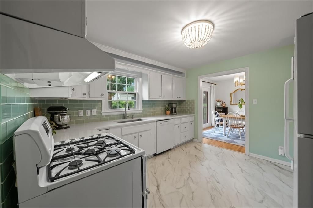 Photo 12 of 27 - 5207 W 76th Street
