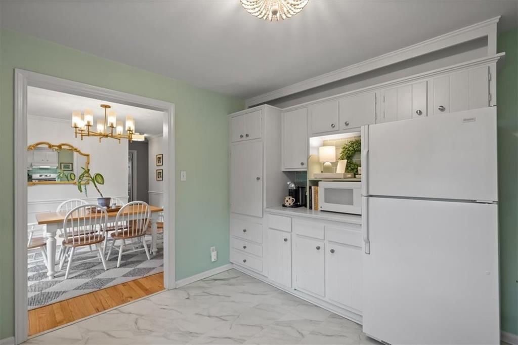 Photo 13 of 27 - 5207 W 76th Street