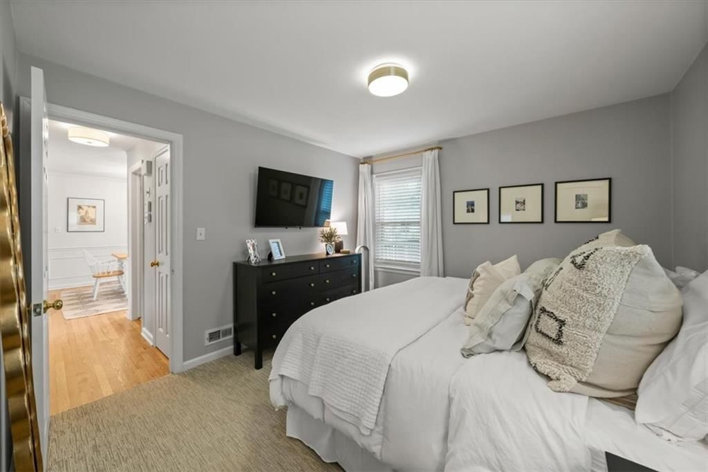 Photo 15 of 27 - 5207 W 76th Street