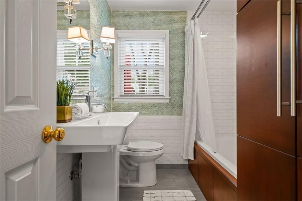 Photo 18 of 27 - 5207 W 76th Street