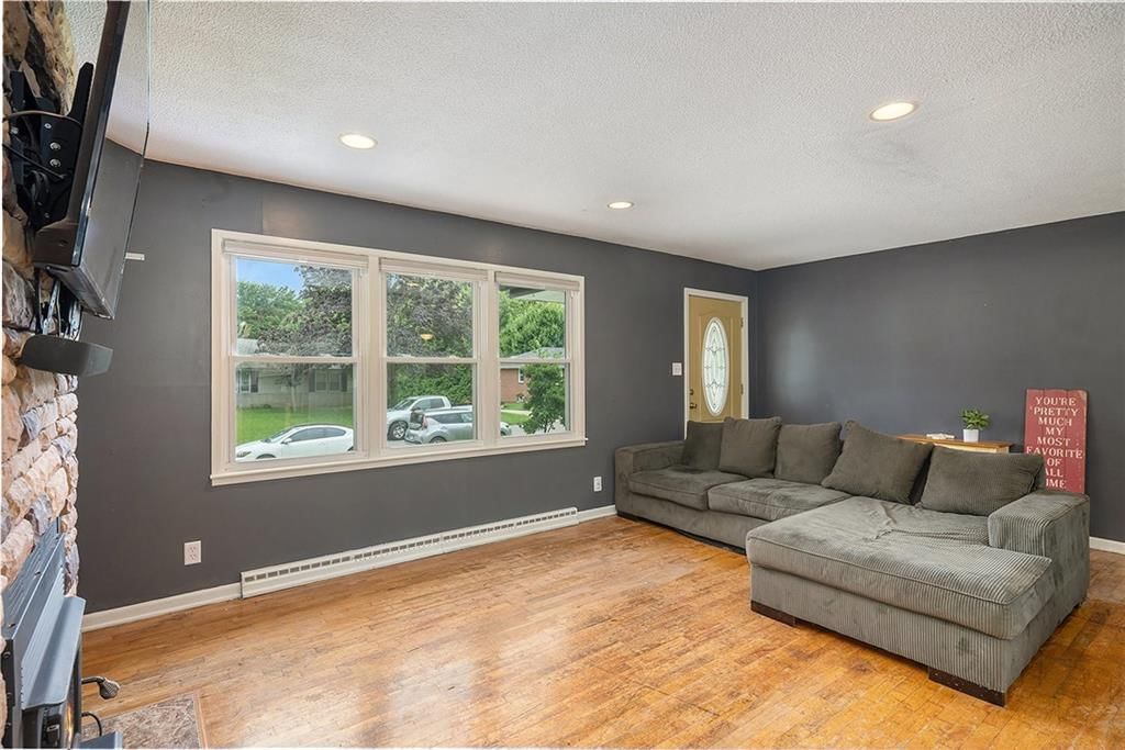 Photo 7 of 38 - 3205 Doniphan Avenue