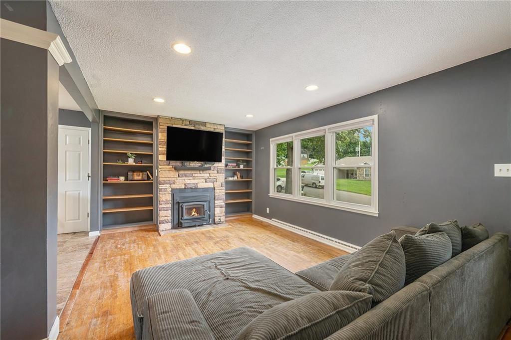 Photo 8 of 38 - 3205 Doniphan Avenue