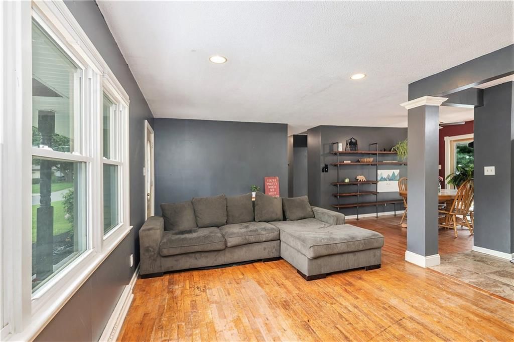 Photo 9 of 38 - 3205 Doniphan Avenue