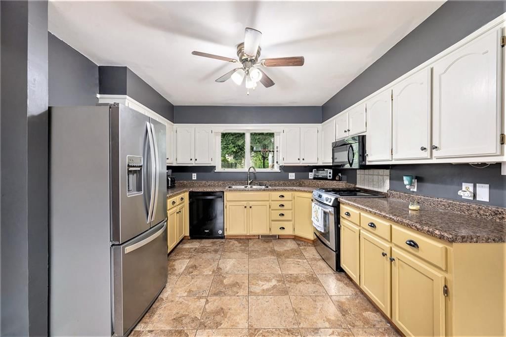 Photo 12 of 38 - 3205 Doniphan Avenue