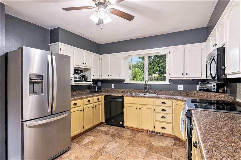 Photo 13 of 38 - 3205 Doniphan Avenue