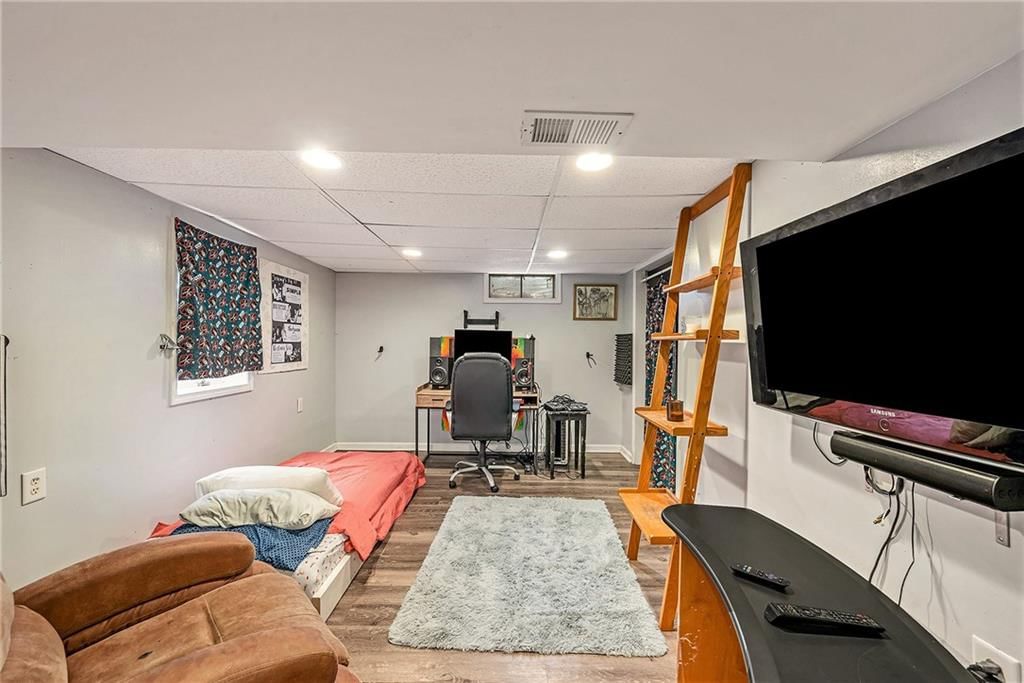 Photo 23 of 38 - 3205 Doniphan Avenue