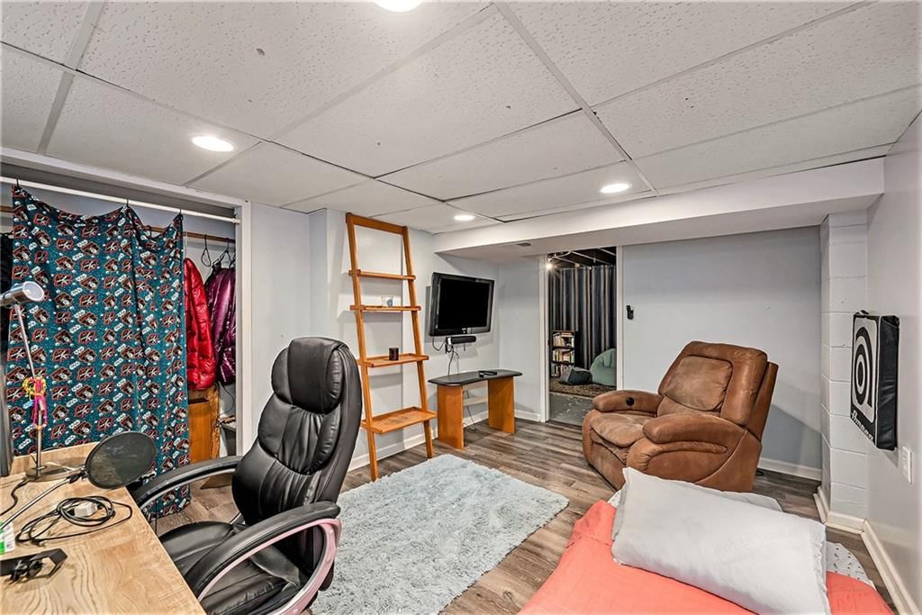 Photo 24 of 38 - 3205 Doniphan Avenue