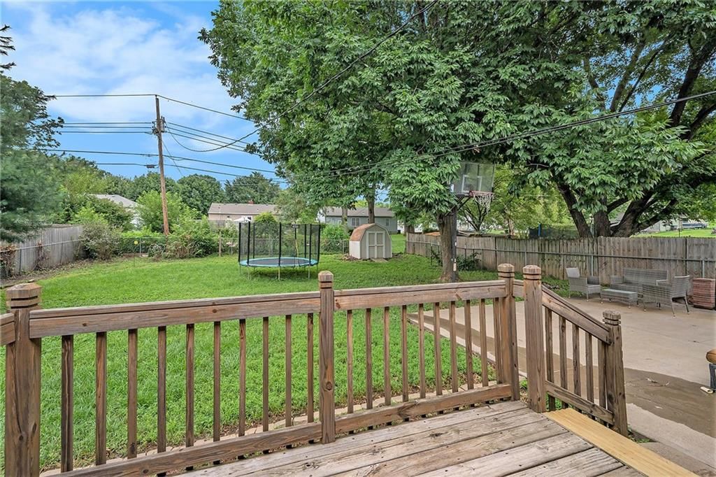 Photo 33 of 38 - 3205 Doniphan Avenue
