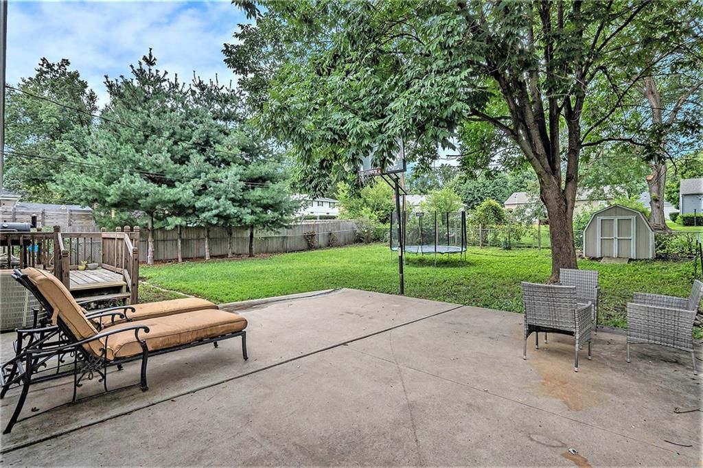 Photo 34 of 38 - 3205 Doniphan Avenue
