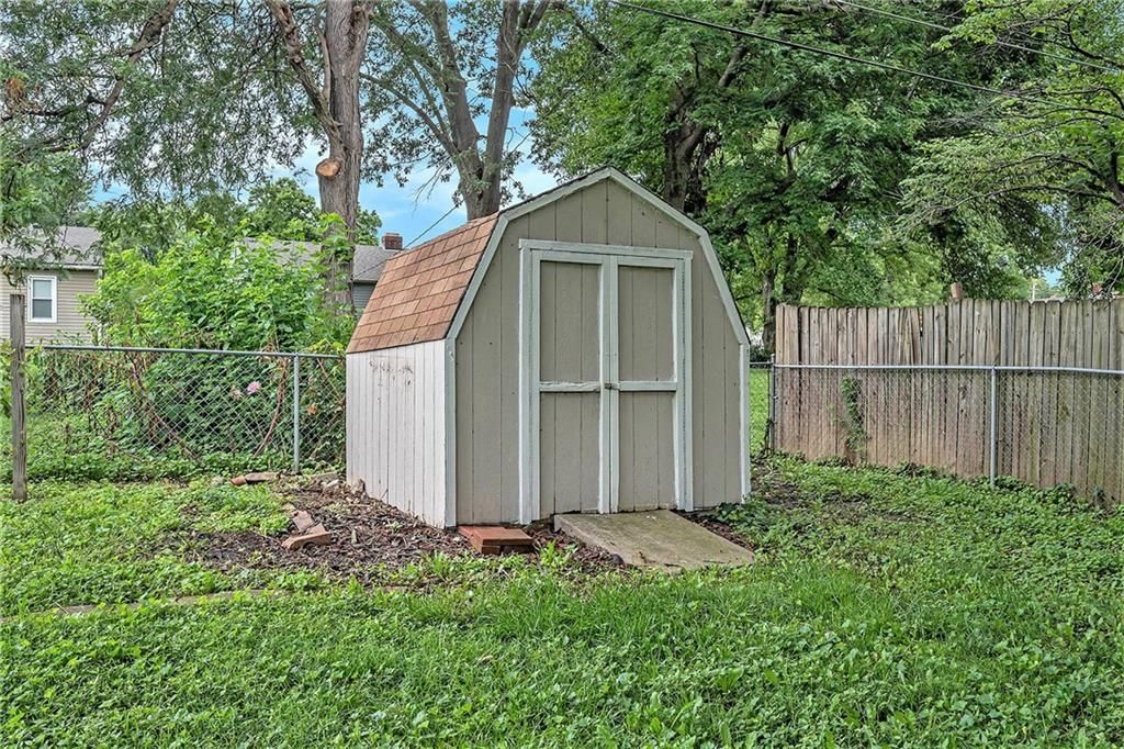 Photo 35 of 38 - 3205 Doniphan Avenue