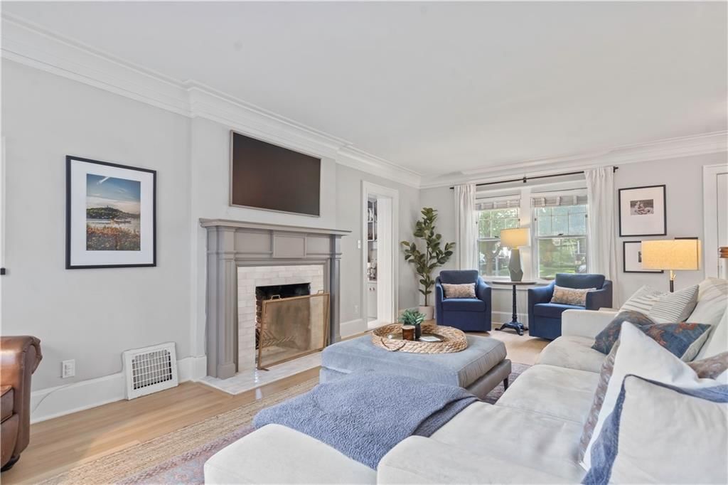 Photo 10 of 48 - 16 W 69th Street