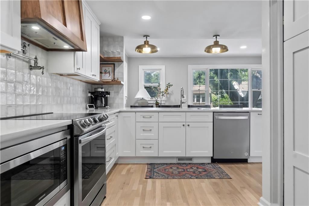Photo 18 of 48 - 16 W 69th Street