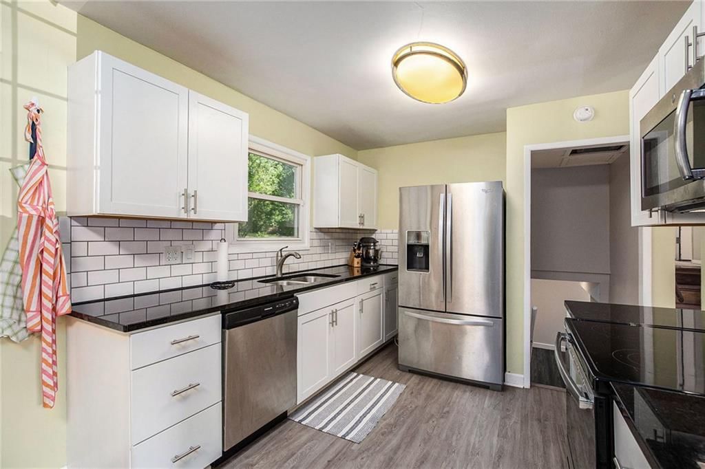 8156 NE San Rafael Drive — photo 2