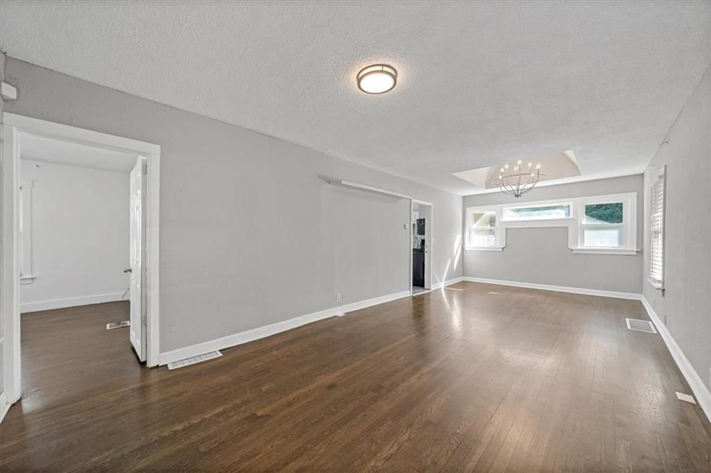 1410 W College Street — photo 4