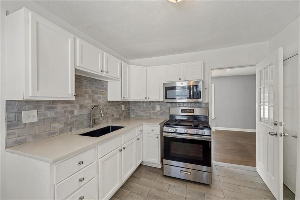 1410 W College Street — photo 8