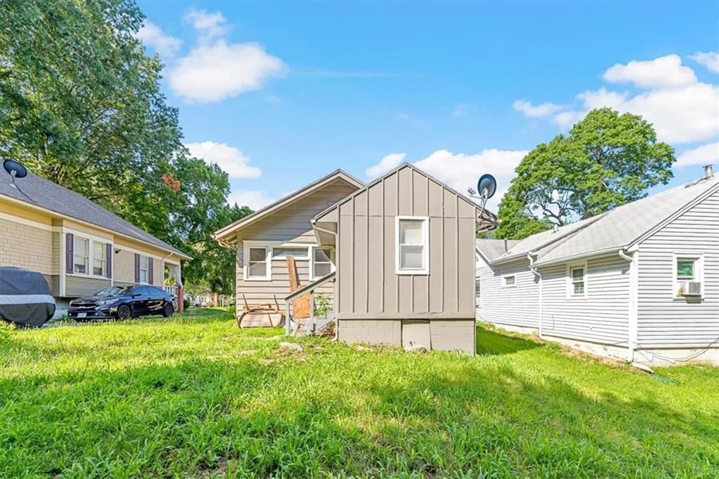 1410 W College Street — photo 17
