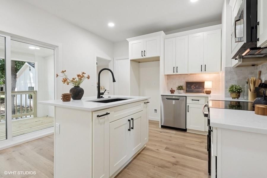503 NW 15th Street — photo 9