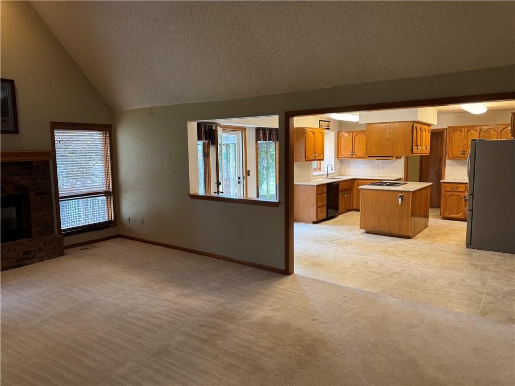 Photo 5 of 40 - 4401 NW 65th Court