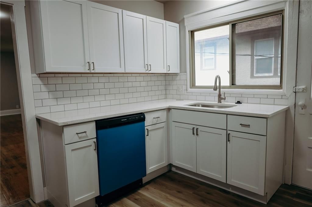 Photo 9 of 22 - 16 E Hyde Park Avenue