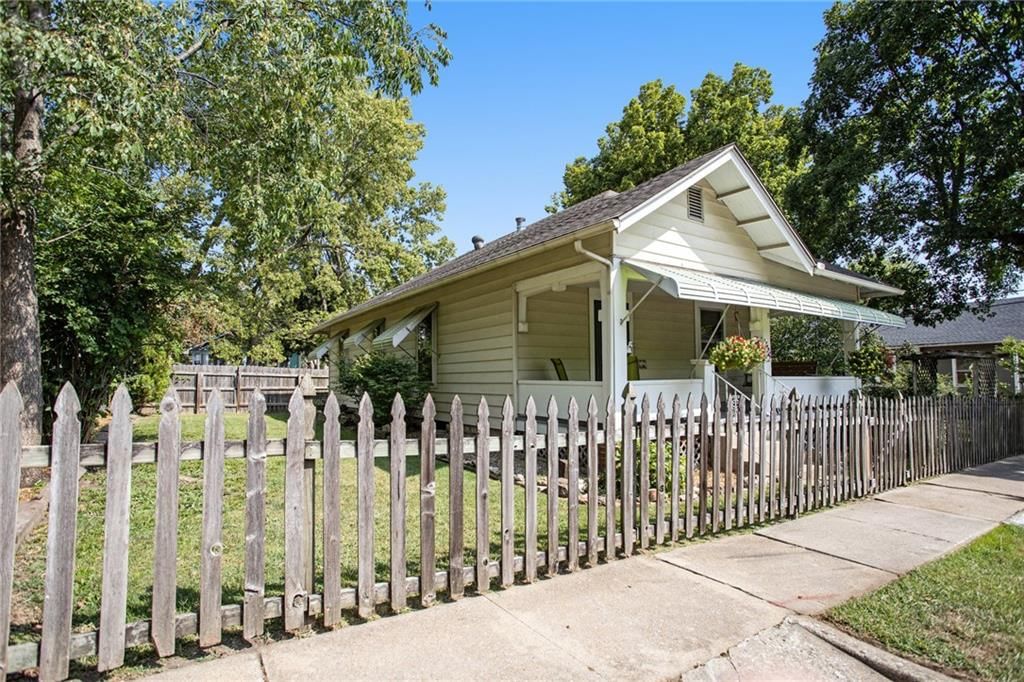 125 N Leonard Street — photo 3