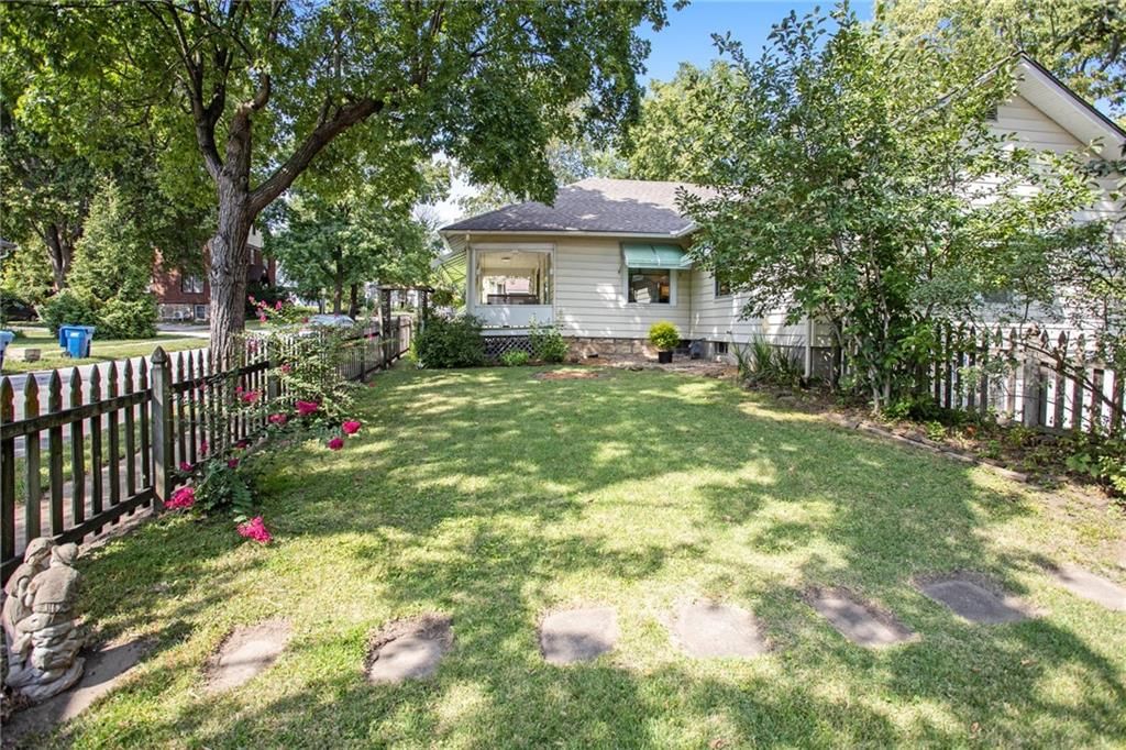 125 N Leonard Street — photo 25