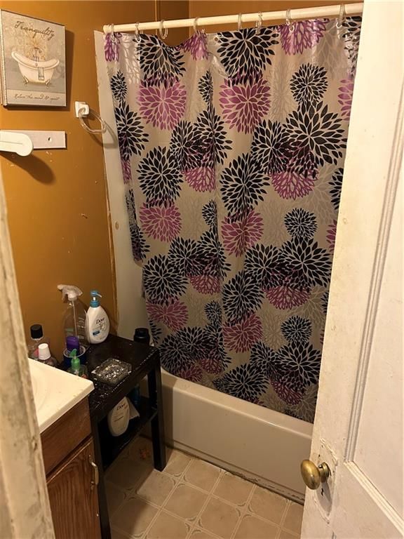 Photo 4 of 11 - 2021 Spruce Avenue