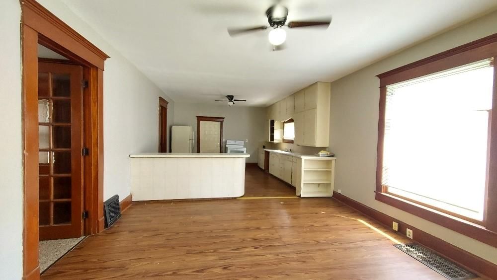802 W 7th Street — photo 3