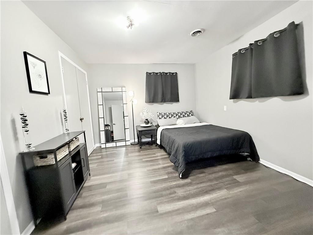 Photo 14 of 18 - 403 W Highway