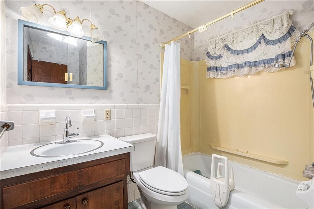1405 Carrol Drive — photo 13
