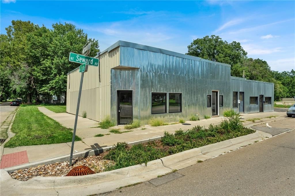 1700 NE Seward Avenue, Topeka, KS